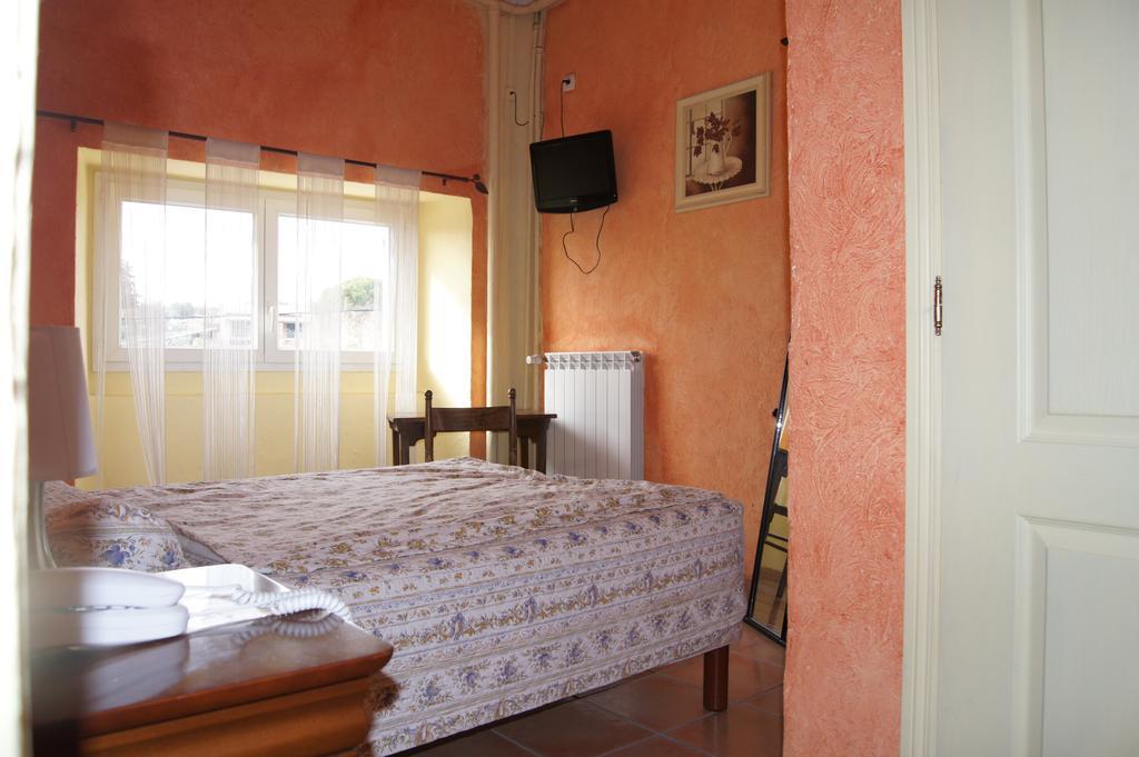Le Grand Hotel Aups Luaran gambar
